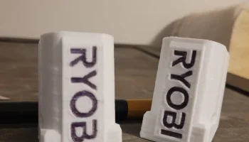 Мини-держатель для батареек Ryobi с логотипом