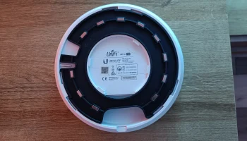 Крепление UniFi AP AC Pro с магнитами