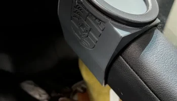 Магнитный держатель для телефона Porsche Taycan... 1