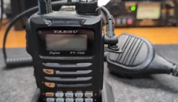 Подставка / основание Yaesu FT-70D