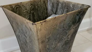 Квадратная база для мусорного бака