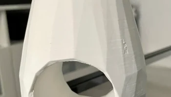Низкополигональная дырявая ваза