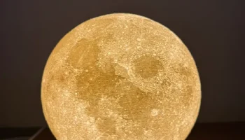 Дизайнерская подставка для лампы Moon 1