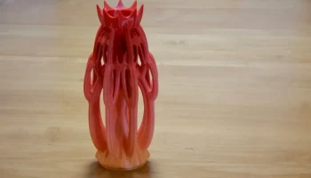 Ваза с замысловатой короной