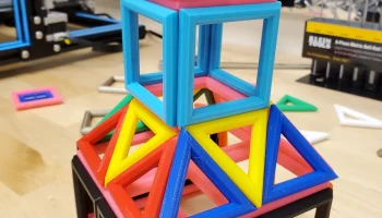 Конструктор из магнитной плитки