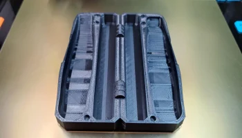 Дорожный кейс OneBlade с магнитами разных размеров....... 1