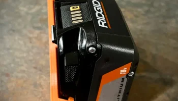 Двойной держатель для батареек RIDGID Tools 18 В 1