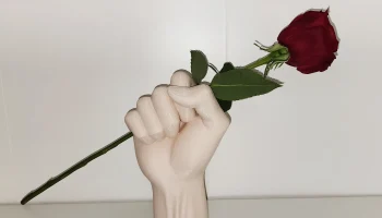 Скульптура "Цветок, держащая руку"...... 6