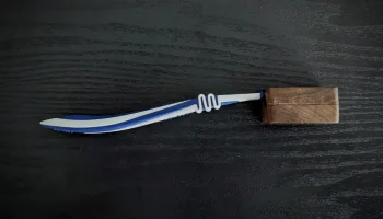 Мини-футляр для зубных щеток, который удерживается в закр... 3