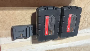 Держатель батареи Milwaukee M18 (совместим с высокой вых...