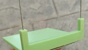 Маленькая подвесная полка из сетки для птиц с крючками 1