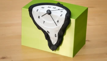 Тающие часы Дали 1