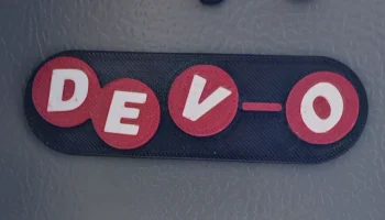 Магнит на холодильник DEVO.
