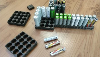 Подключенная подставка для аккумулятора