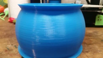 Ваза для цветов, напечатанных на 3D-принтере....... 4