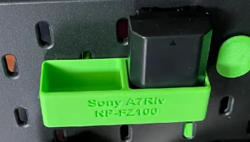Держатель аккумулятора Sony A7Riv для Skadis 1
