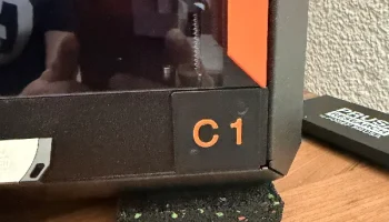 Номерной знак Prusa Core One с магнитами 6 мм......... 1