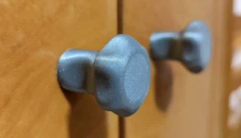 Эргономичная ручка шкафа / &Uacute;chyt na nabytek 1
