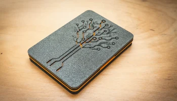 Магнитный чехол для карт Cybertree SD и MicroSD......... 1