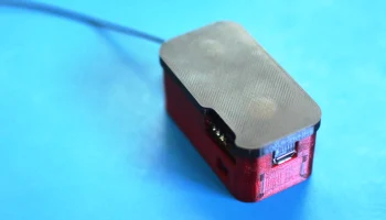 Корпус с перьями с сеткой частиц Корпус с перьями с сеткой частиц
