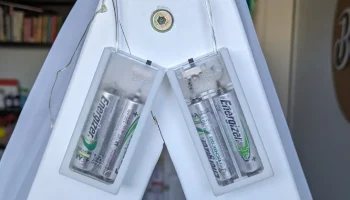 Держатель батареи для 2 светодиодных гирлянд типа АА