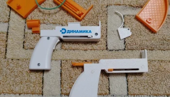 Инъекционный пистолет со шприцем. Пистолет для инъекций в... 3