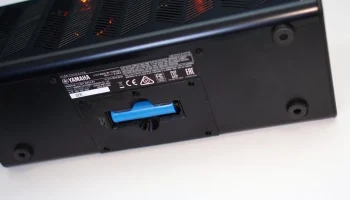 Yamaha THR - держатель аккумуляторной батареи