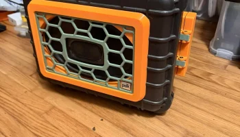 ZK-1001u Корпус усилителя с защелкивающейся крышкой и пр... 1
