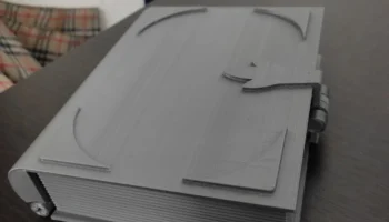 Книжная коробка с винтовым замком Книжная коробка с винтовым замком