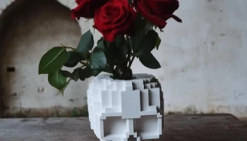 Ваза Pixel Skull для современного домашнего декора......