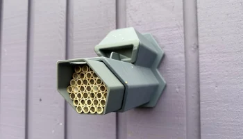 Mason Bee Hut - настенное крепление 2
