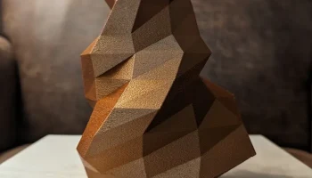 Асимметричная, низкополигональная, скрученная ваза 3