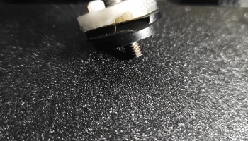 BMW E39 523I гайка перчаточного ящика