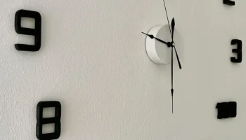 Специальные настенные часы 1