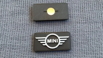 Магнит на холодильник с логотипом Mini Cooper......