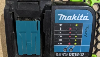 Настенное крепление для зарядного устройства Makita для HSW