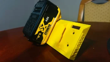 Настенный держатель для батареи Duo DeWalt 18 В 3