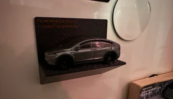 Магнитный держатель Hot Wheels для доски или холодильника... 1