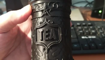 Tea container with dragon Tea container with dragon