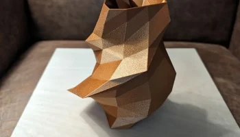Асимметричная, низкополигональная, скрученная ваза