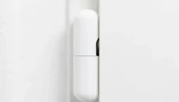 Modern-Caps: Элегантная заглушка для дверных петель и пе...