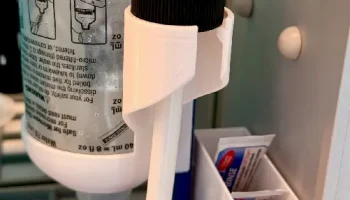 Держатель для бутылок NeilMed с вырезом для соломинки