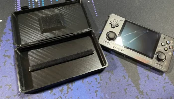 Чехол Retroid Pocket 2S с застежкой 3