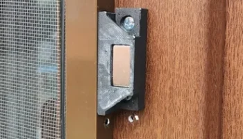 Дверная защелка с магнитной сеткой. 1