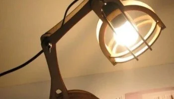 Шарнирная настольная лампа
