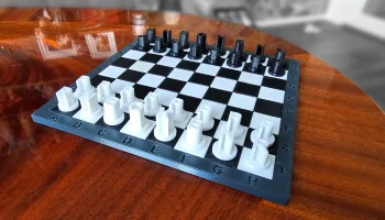 Шахматы с типографикой CheckMate