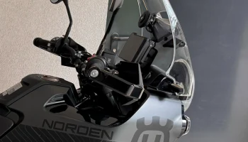 Крепление для телефона Husqvarna Quad Lock с вырезами дл... Крепление для телефона Husqvarna Quad Lock с вырезами дл...