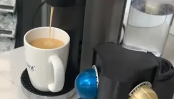 Вращающаяся башня Nespresso Vertuo