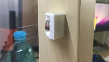 Магнитный дверной держатель