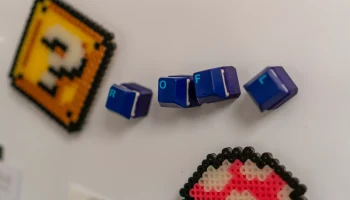 Магнит на холодильник Cherry MX.